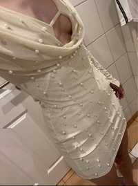 Къса рокля с перли бежова и дълъг ръкав