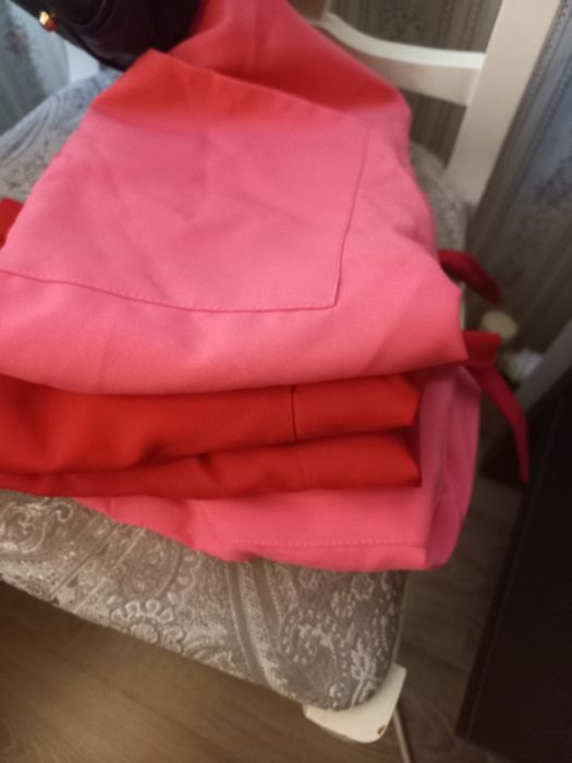 Продам Фартуки 2 цветов .8 шт