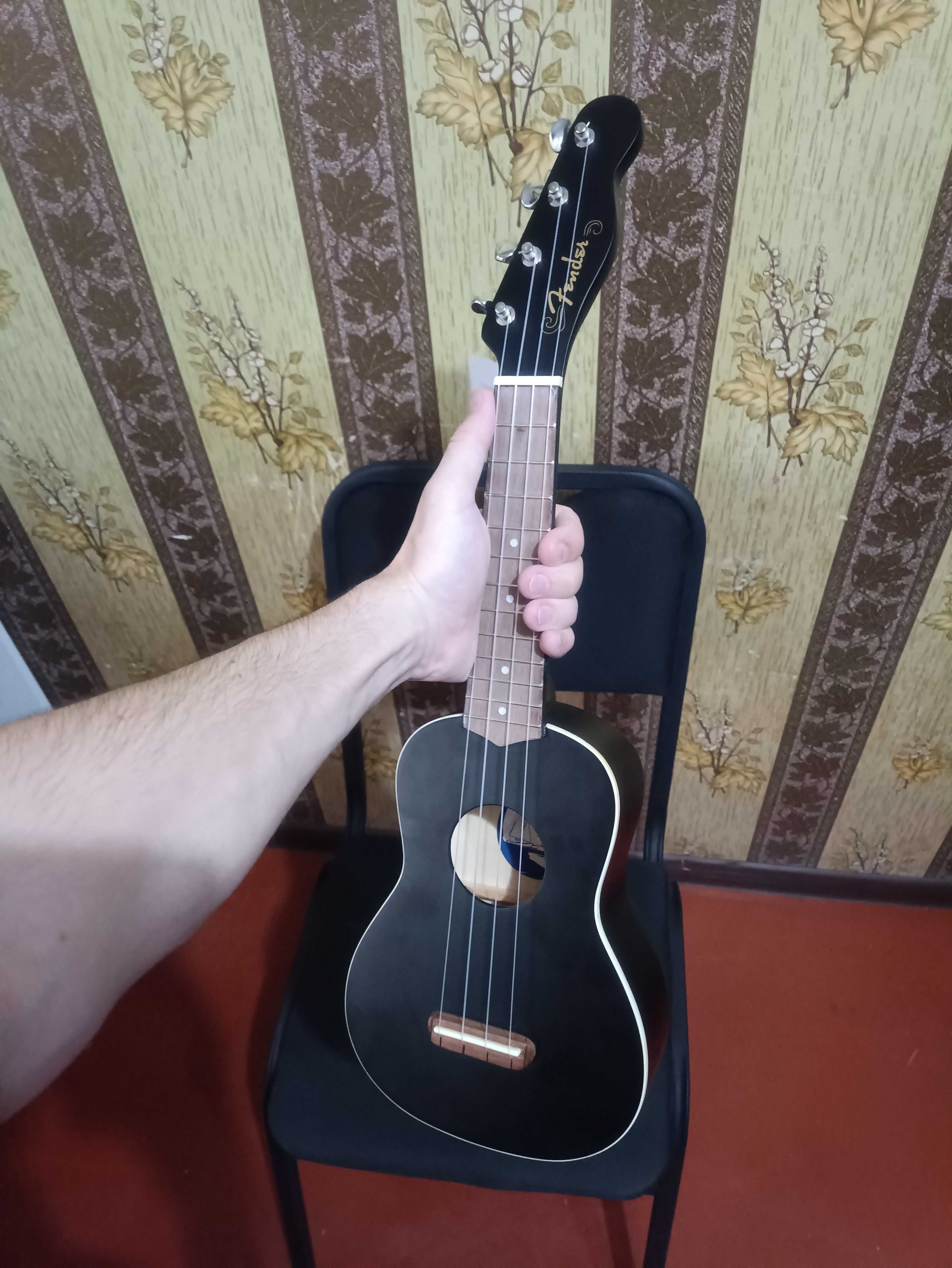 FENDER Ukulele VENICE Black Soprano