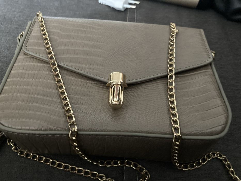 Posete dama  diferite modele in stare buna. Culori diferite