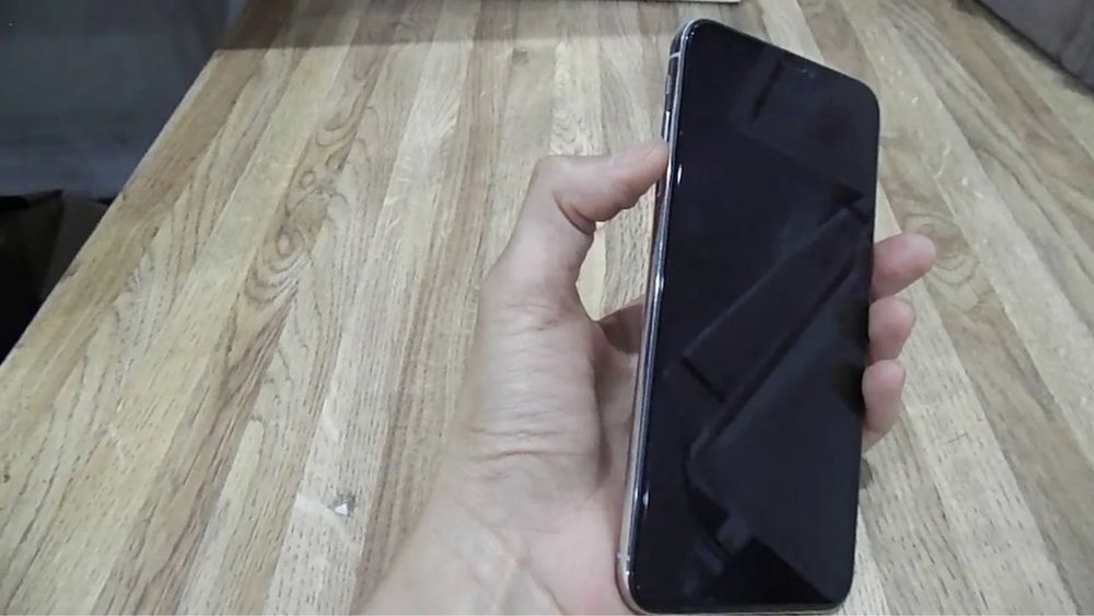 iPhone Xs продается