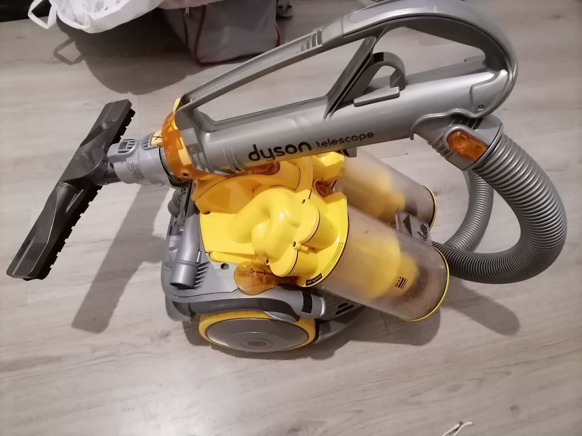 Прахосмукачка Dyson 147-EU