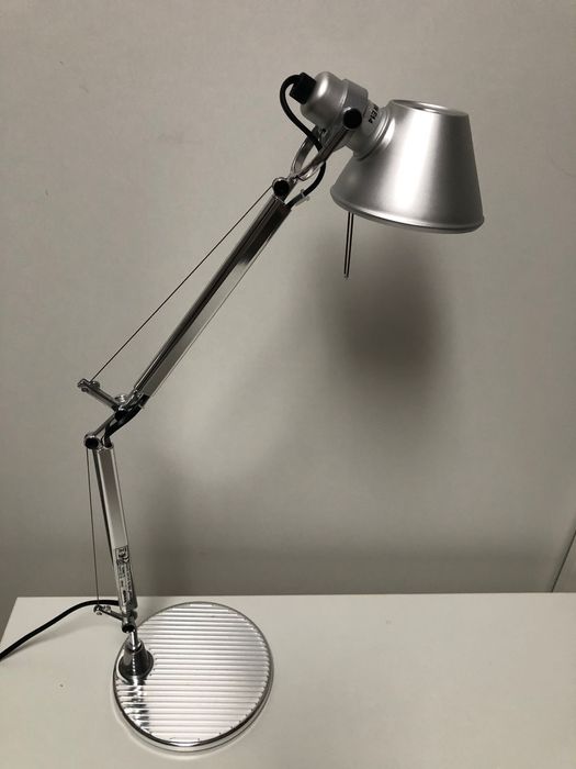 Artemide lampa masa