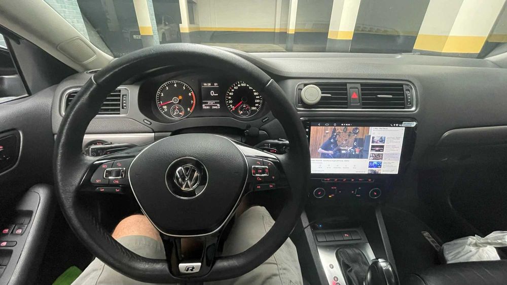 Navigatie GPS Android VOLKSWAGEN Jetta 2011-2018 - CarPlay AndroidAuto