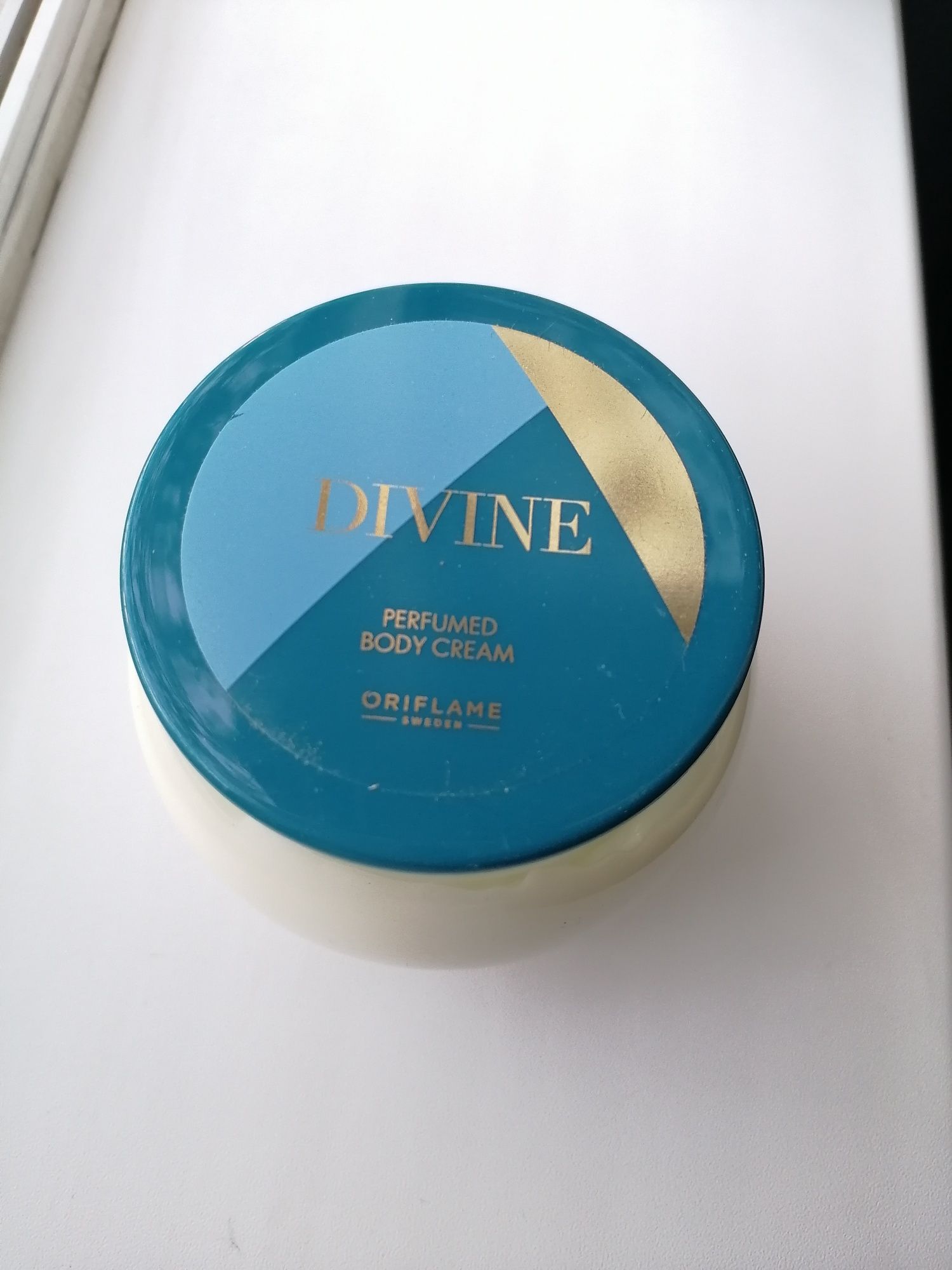 Крем за тяло Divine Oriflame 250 мл запечатана кутия