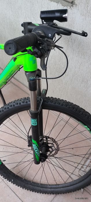 Vând bicicletă pentru bărbați