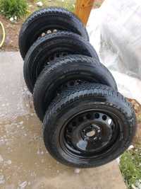 Зимни гуми Dunlop  и стоманени джанти 15