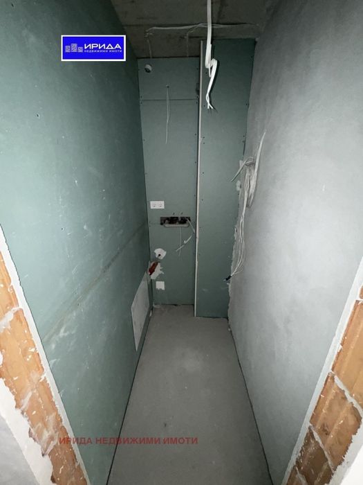 Просторен тристаен апартамент в Кръстова вада с АКТ 16 в затворен