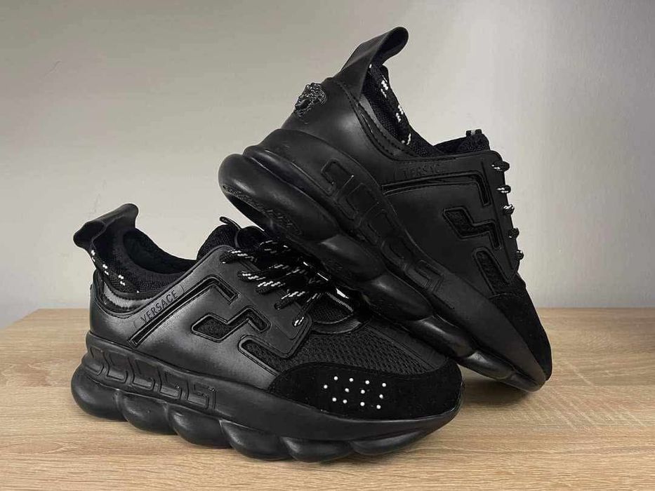 Adidași Versace !