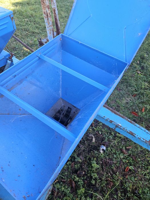 Semanatoare SPC 8 cu fertilizare de Mecanica Piatra Neamt