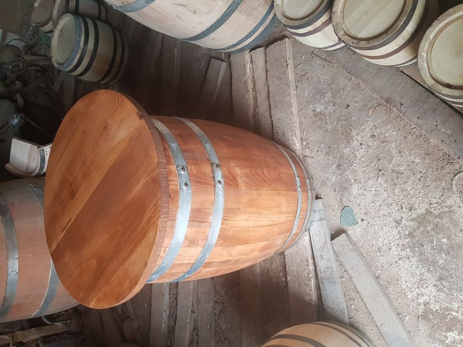 Masa din  butoi de lemn