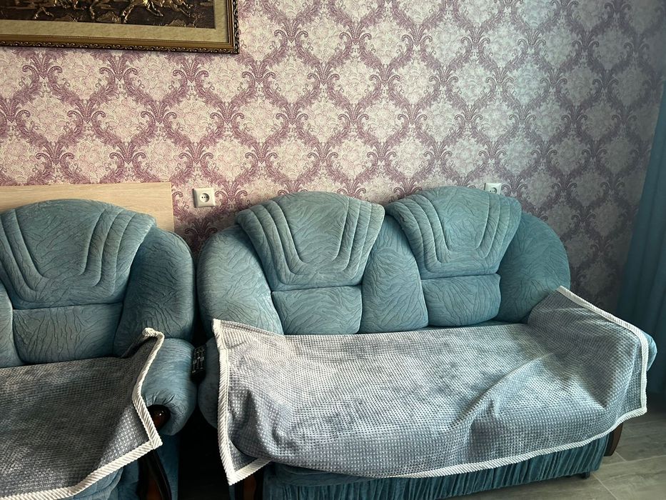 Продаю диван 2х местн