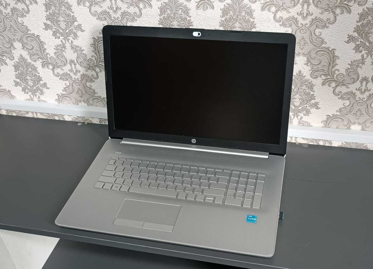 Продается ноутбук HP 17-by4022wm