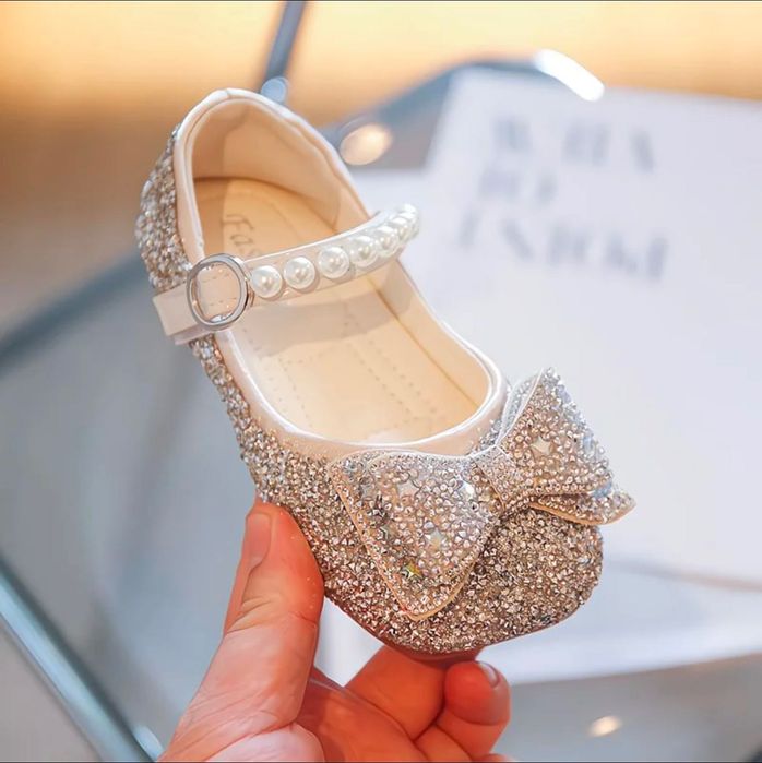 Продам детские туфли