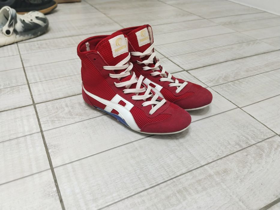 Продам боксерки Asics