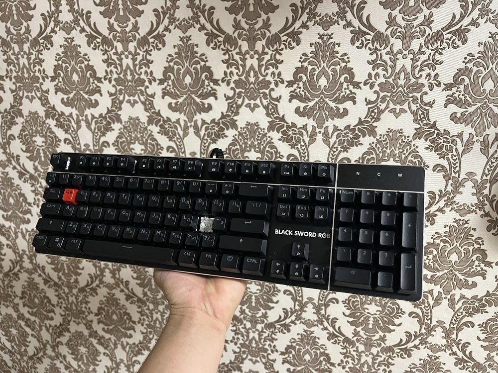 Продам механическую клавиатуру