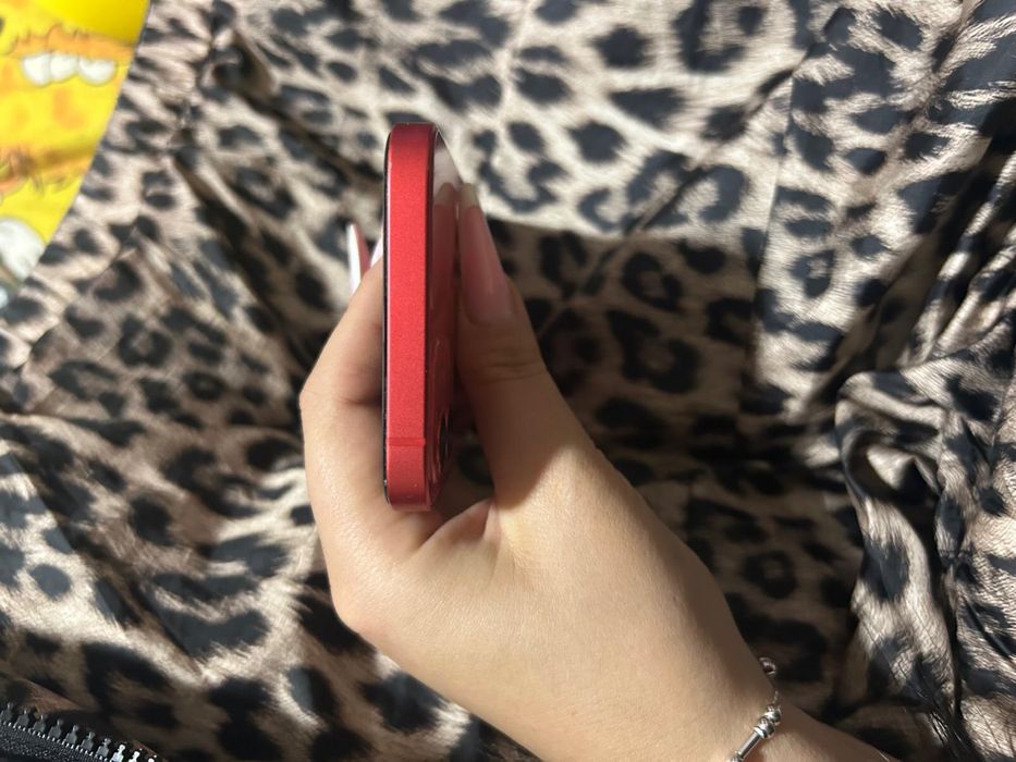 Iphone 12 red, baterie 73%