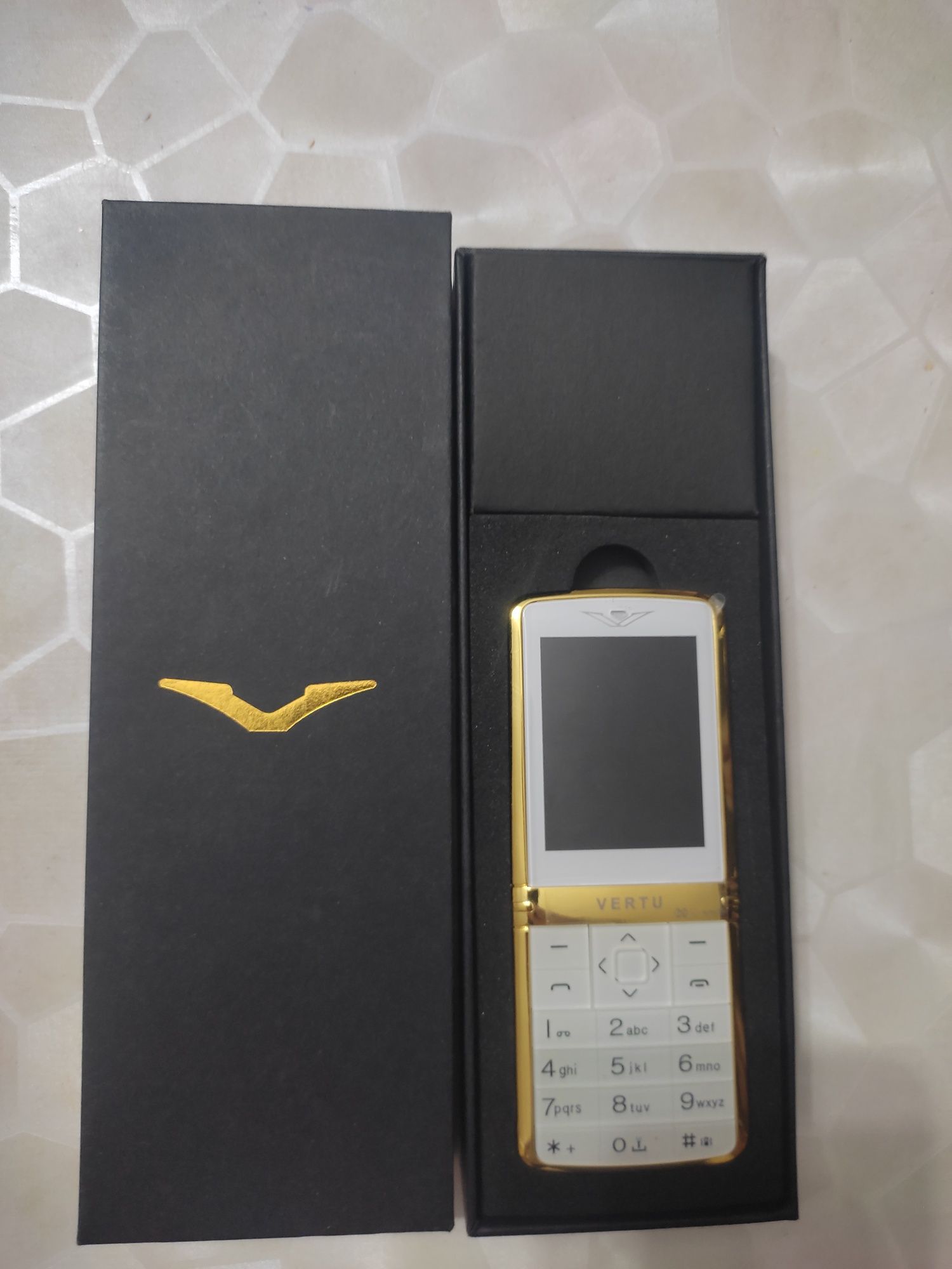 Телефон.    Vertu