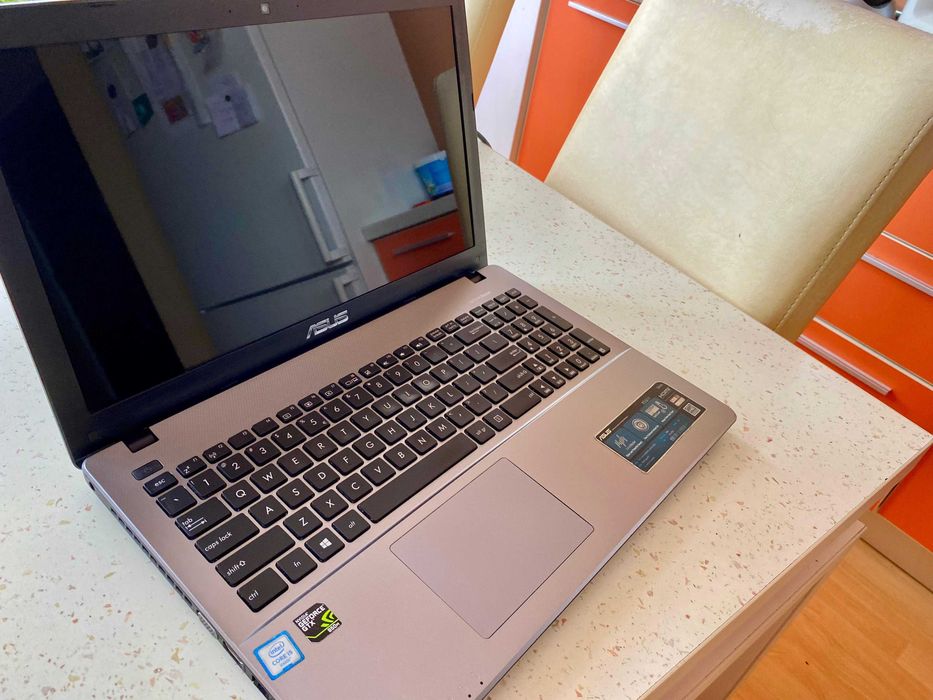 Laptop ASUS X550V 15.6", Intel i5-6300HQ 2.3 GHz, 8 GB DDR4, SSD + HDD