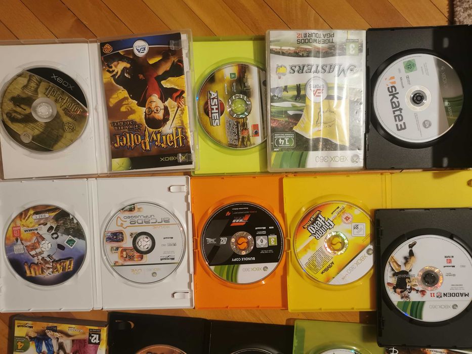 Xbox 360 с 2 джойстика и игри
