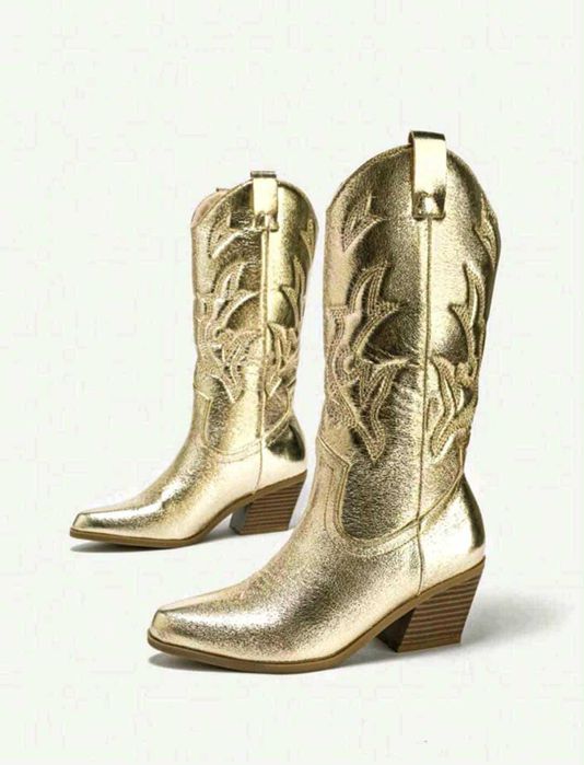 Дамски ботуши в златисто