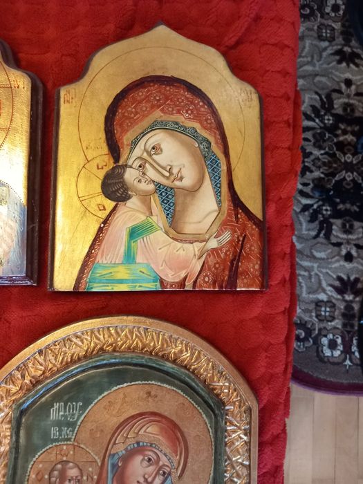 Icoane pe foita de aur