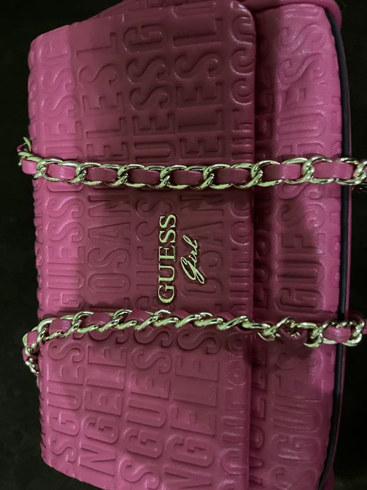 Чатна на Guess, почти не носена