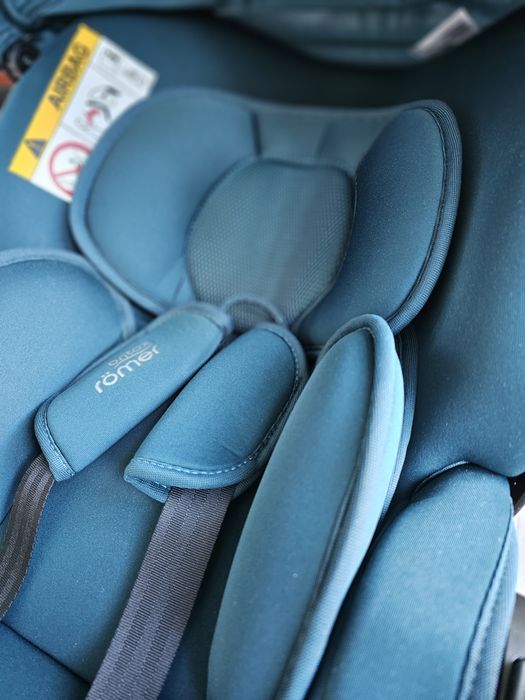 Vând scoica auto pentru bebe Britax Romer