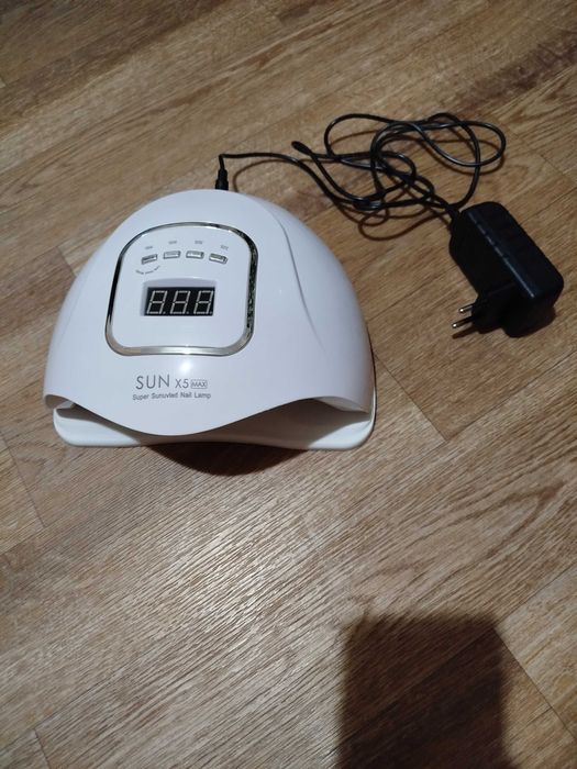 Лампа для сушки ногтей