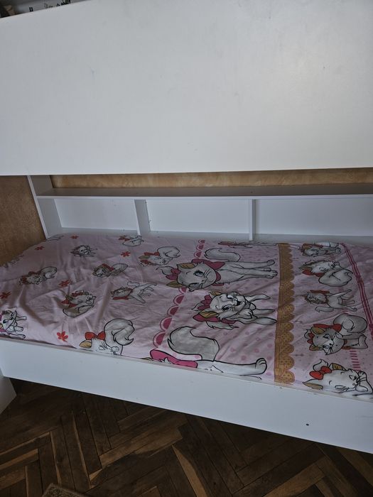 Двуетажно легло с матраци