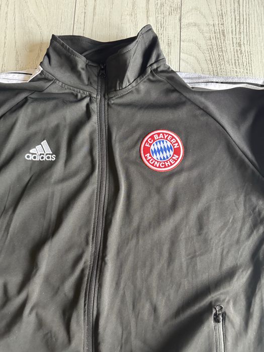 Анцунг  Adidas .