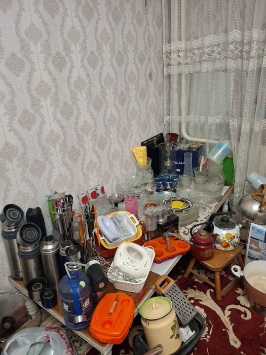 Разное посуды в хорошем состояний