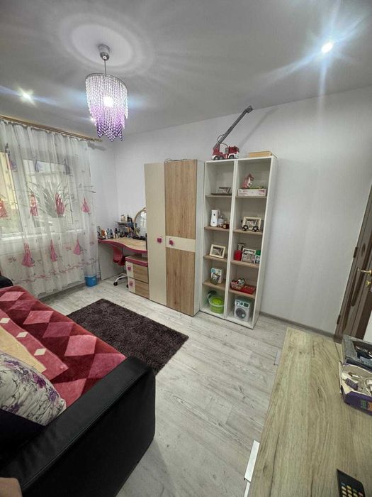 Inchiriez apartament 3 camere