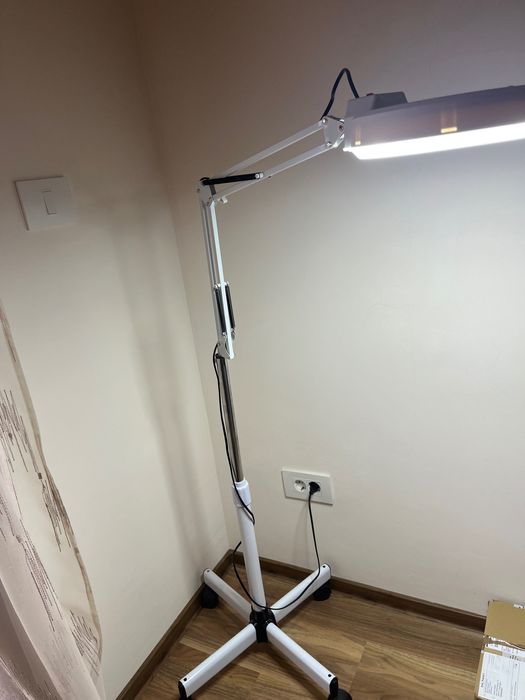 Lampa pentru cosmetica