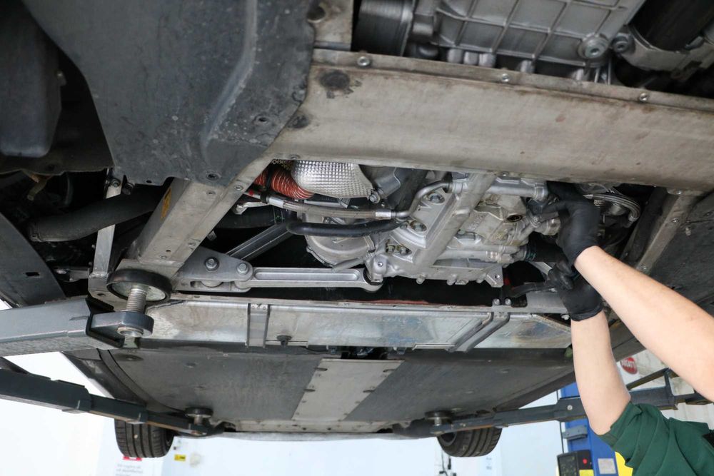 Service auto McLaren Bucuresti Romania sector 1 mecanica electrica