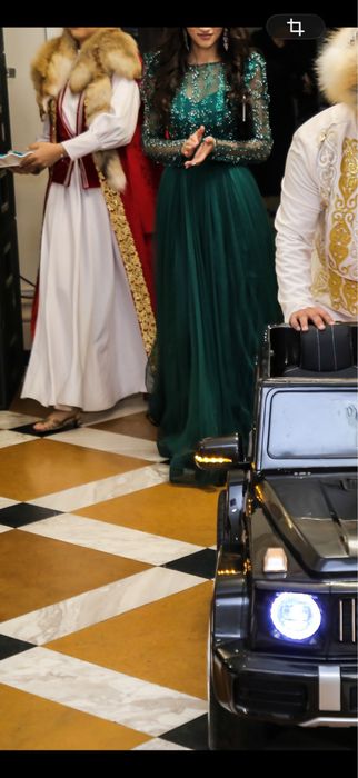 Платье вечернее