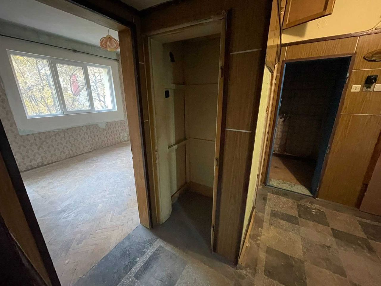 Продава се Четиристаен апартамент в Силистра, в.з. Юг - 130 кв.м за 593 €/кв.м - Снимка #7