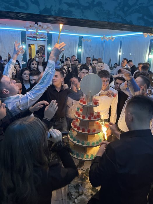 Tort de shoturi de inchiriat. 80 de shoturi. 250 de lei