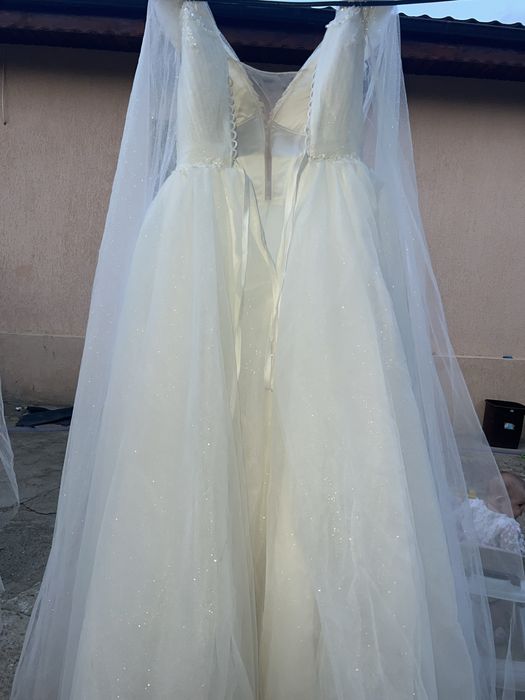 Rochie de Mireasă Elegantă – Mărimea 42–44
