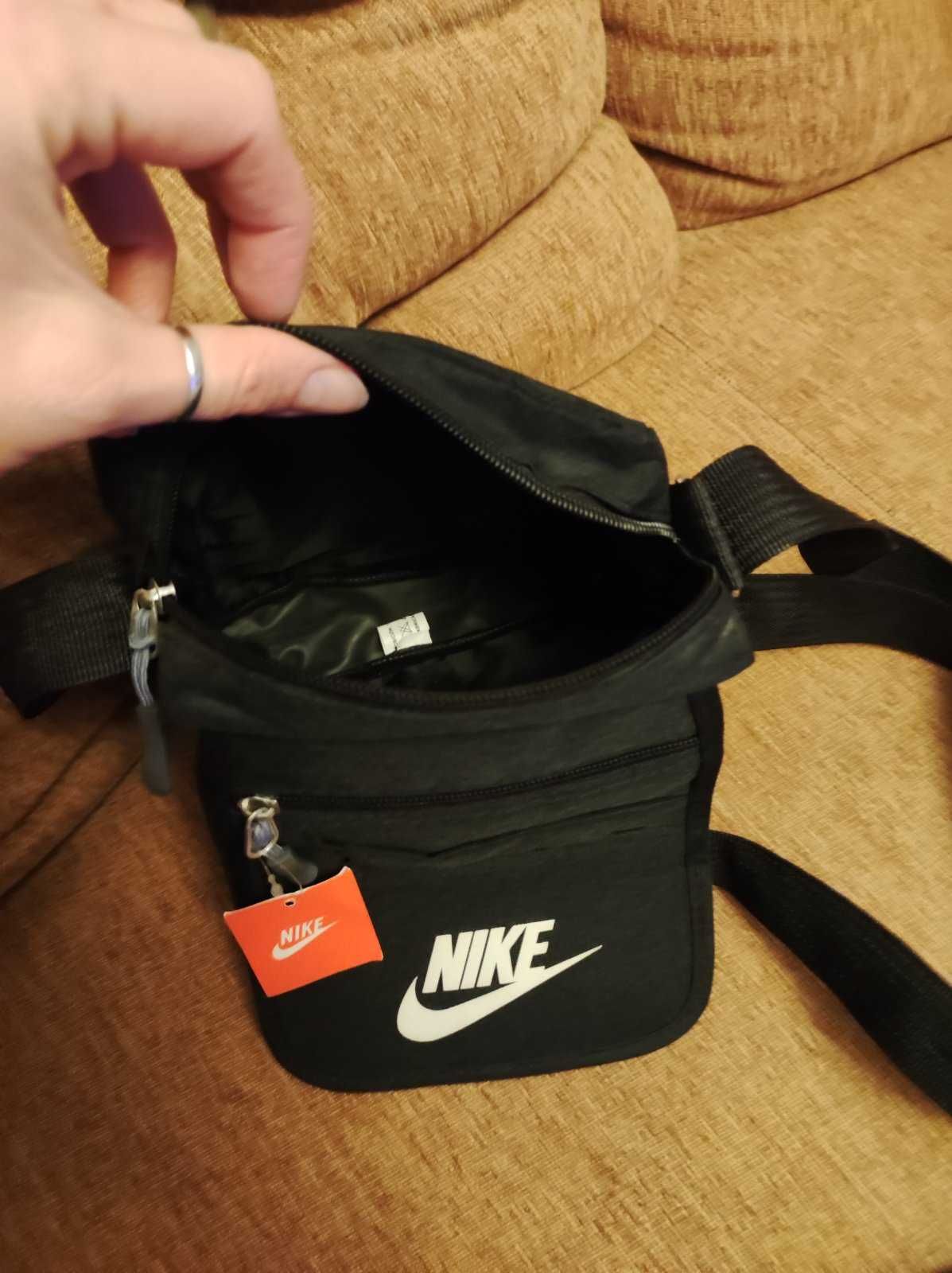 Нова малка чанта Nike