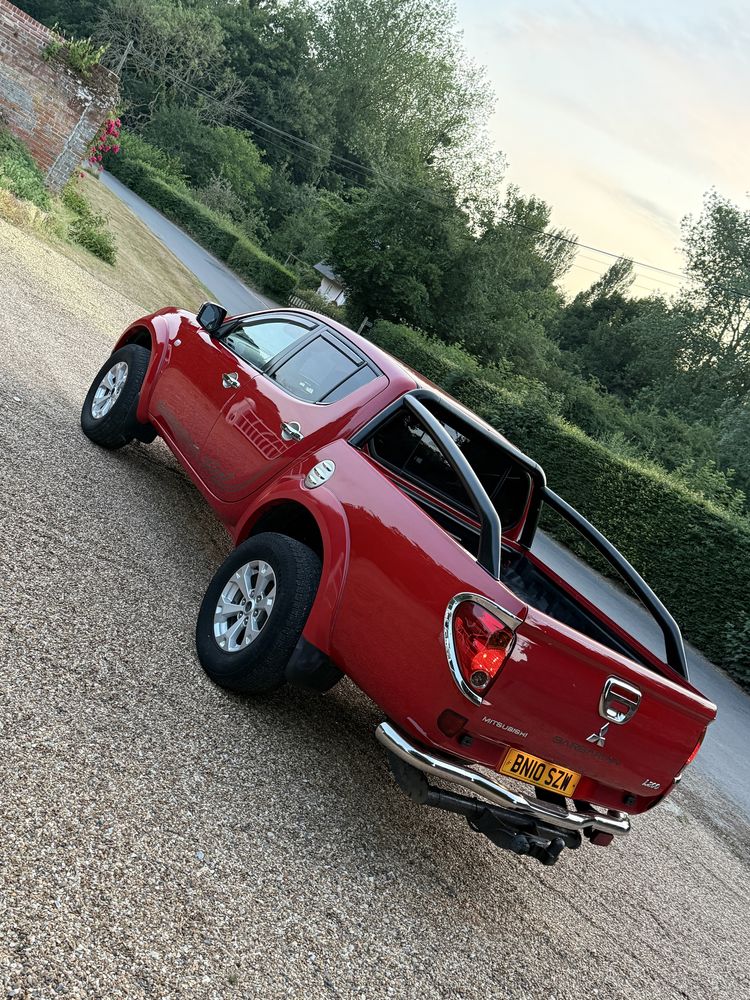 Mitsubishi L200 **volan drepta**