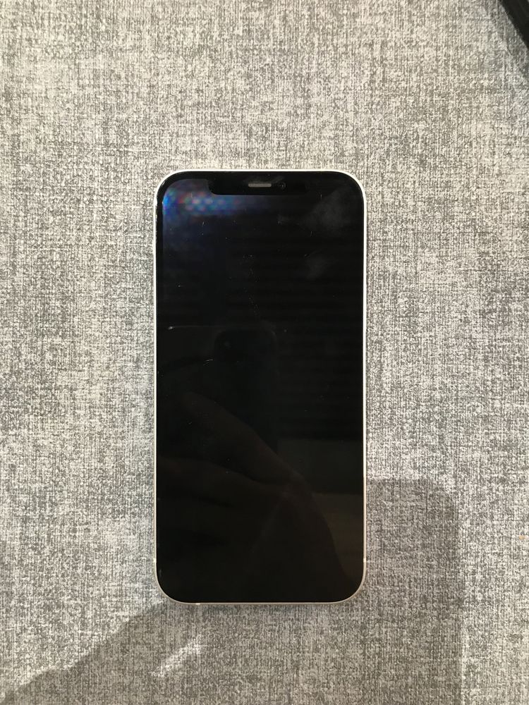 iPhone 12 белый