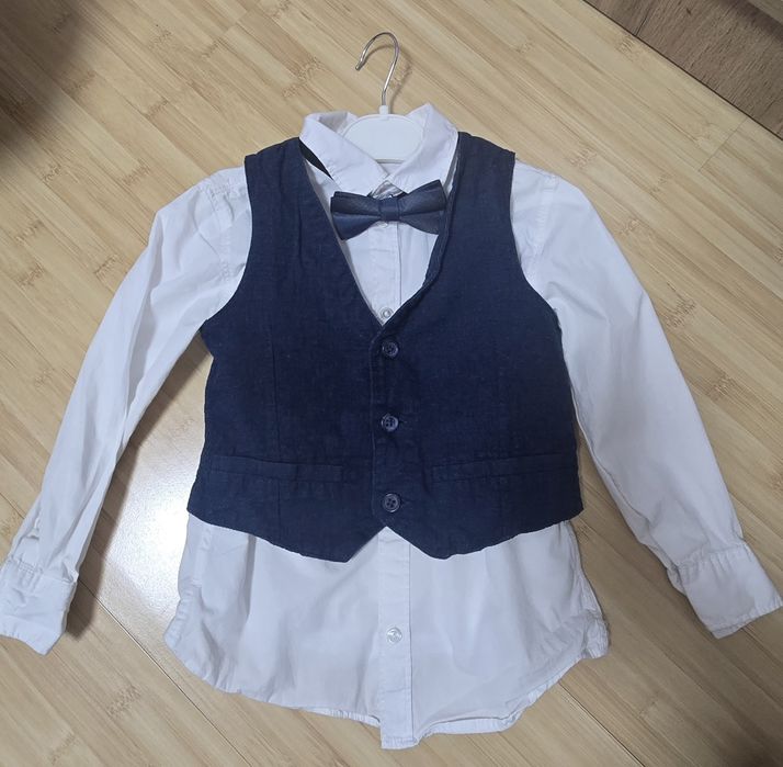 Елегантен костюм за момче H&M от 4 части Размер 110 за 4-5 г Като нов