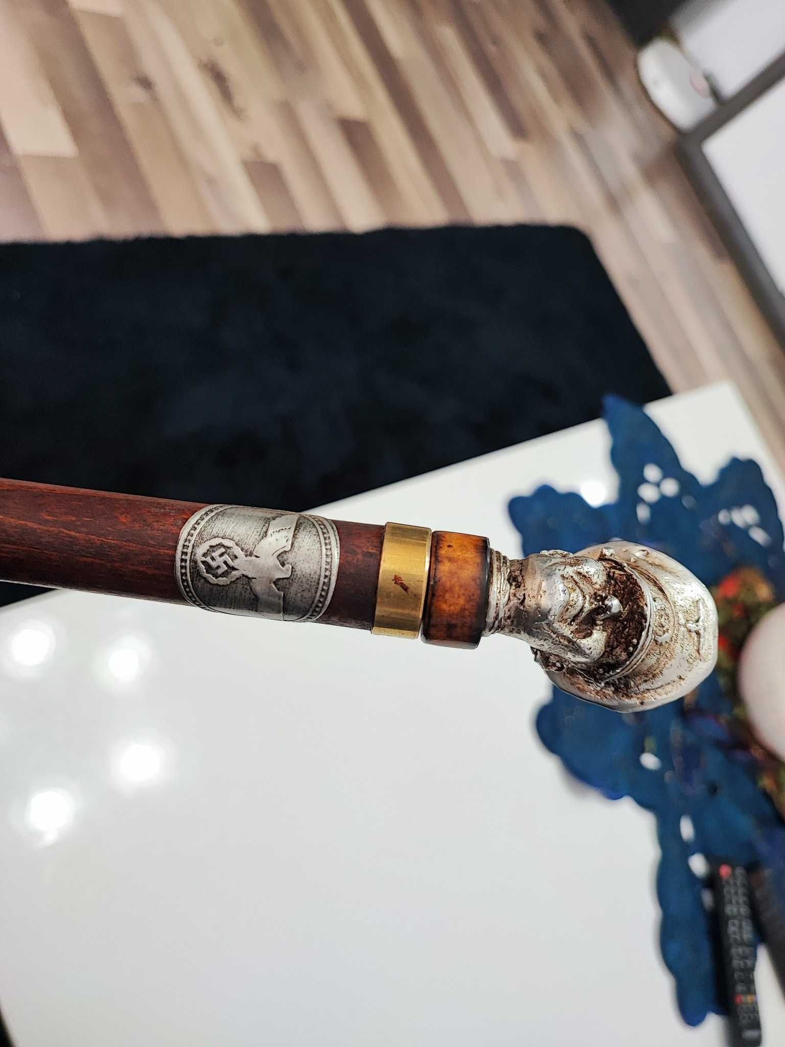 Baston vintage deosebit si interesant