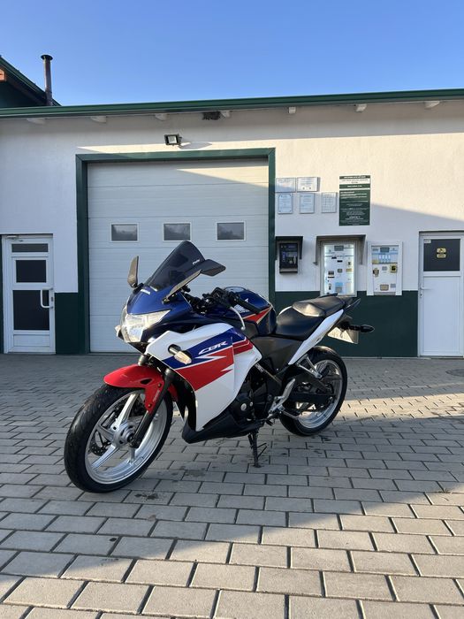 Vând sau schimb cu auto honda cbr 250r (2011)
