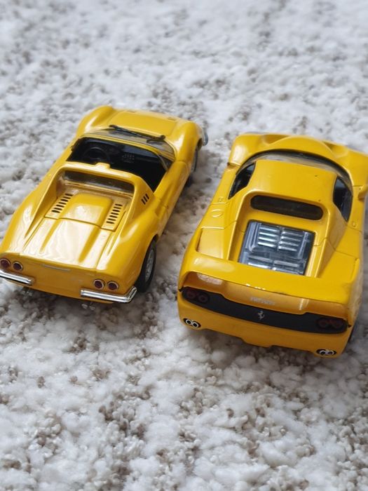 Vand doua machete Ferrari