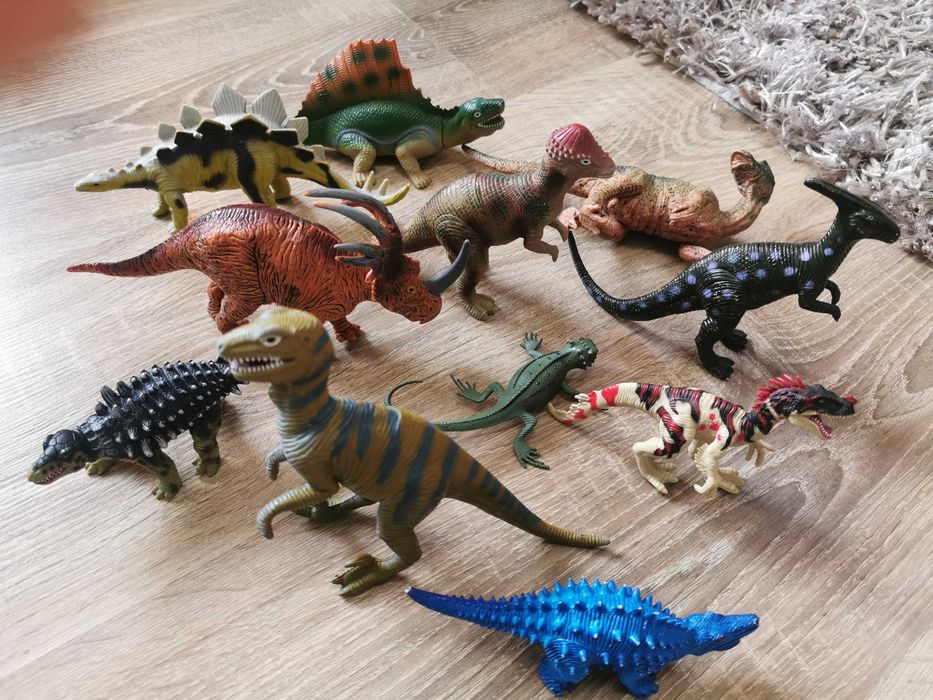 Продавам детски играчки за момче Динозаври, домашни животни