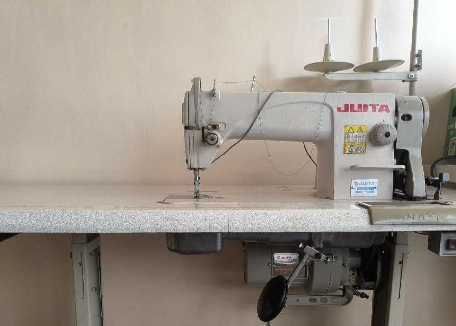 Швейные машинки. 1 прямострочка, 1 оверлог