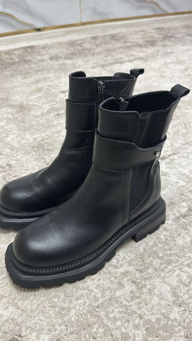 Кожаный кроссовки