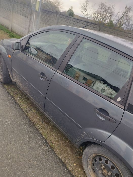 Vând Ford fiesta 2005